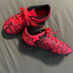 Puma Christian Pulisic Soccer Cleats Kids SIZE 12 Shoes